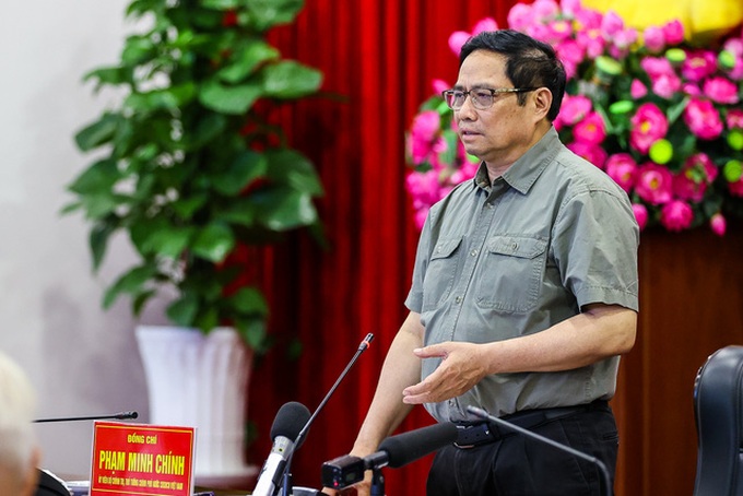 Thủ tướng lưu ý Bình Dương cần quan tâm tới công tác bảo đảm an ninh, an toàn, an dân, an sinh xã hội. (Ảnh: VGP).