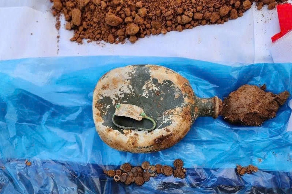 Hài cốt liệt sỹ kèm di vật khắc tên và ký hiệu có thể xác định đơn vị - 1 Hài cốt liệt sỹ kèm di vật khắc tên và ký hiệu có thể xác định đơn vị - 1