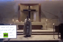 Video mái nhà thờ rơi xuống đầu linh mục trong vụ nổ tại Li Băng