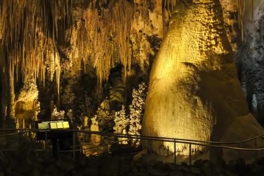 Bên trong công viên quốc gia Carlsbad Caverns