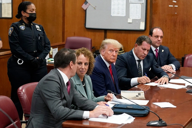 Cựu Tổng thống Trump trình diện tòa án, khẳng định vô tội trước 34 tội danh