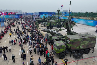Triển lãm Quốc phòng quốc tế Việt Nam mở cửa thêm một ngày
