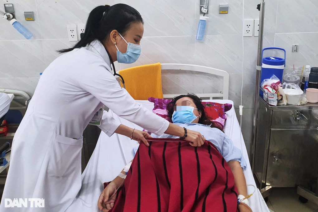 Người phụ nữ suýt chết, máu đục như sữa sau khi uống thảo dược giảm cân - 3 Người phụ nữ suýt chết, máu đục như sữa sau khi uống thảo dược giảm cân - 3