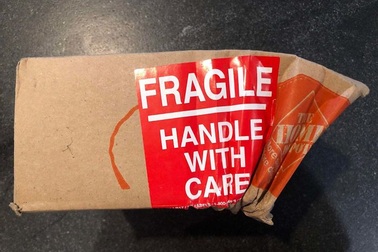 Những tình huống shipper tắc trách khiến khách hàng “dở khóc dở cười"