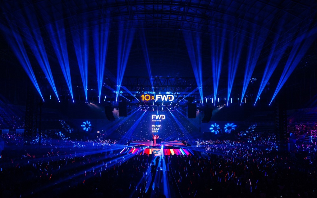 Hàng nghìn khán giả cùng nhảy See tình tại FWD Music Fest 2023 - 1 Hàng nghìn khán giả cùng nhảy See tình tại FWD Music Fest 2023 - 1
