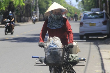 Lao động giúp việc gia đình, đánh giày... nhận hỗ trợ từ gói 26.000 tỷ đồng