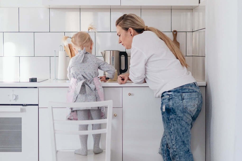 Giúp đỡ cha mẹ làm việc nhà khiến con yêu lao động hơn - 3 Giúp đỡ cha mẹ làm việc nhà khiến con yêu lao động hơn - 3