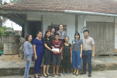 Bạn đọc báo Dân trí trợ giúp “cậu học trò thiếu cha, vắng mẹ” kịp nhập học