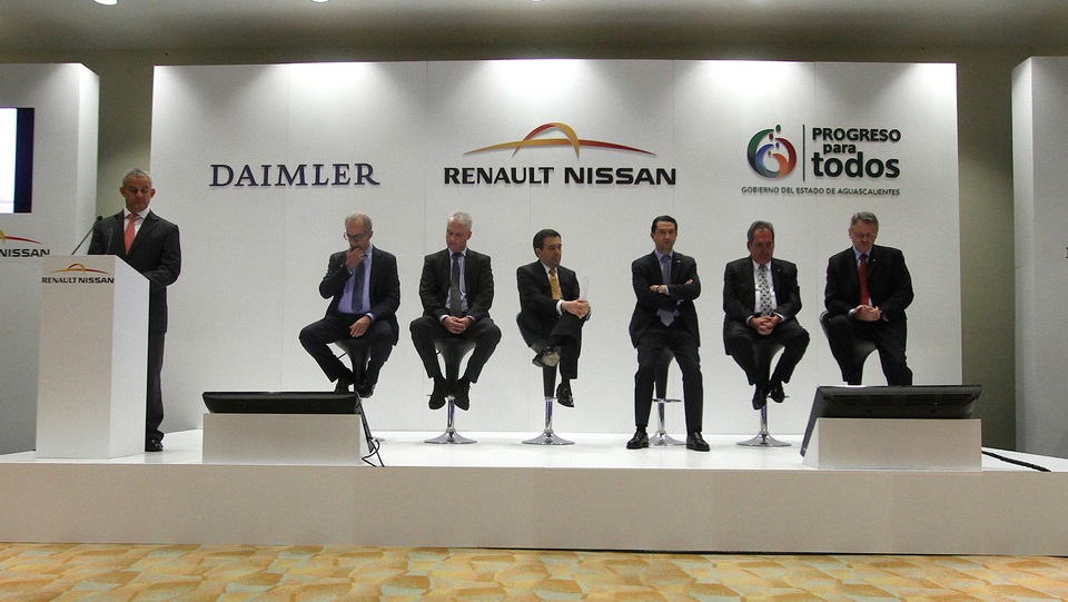 Daimler kéo dài bê bối gian lận khí thải - 1 Daimler kéo dài bê bối gian lận khí thải - 1