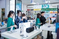 Black Friday: Điện thoại, laptop giảm giá cả triệu đồng, đại lý tặng iPhone