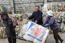 Kiếm nửa tỷ bạc mỗi tháng từ những thứ bỏ đi