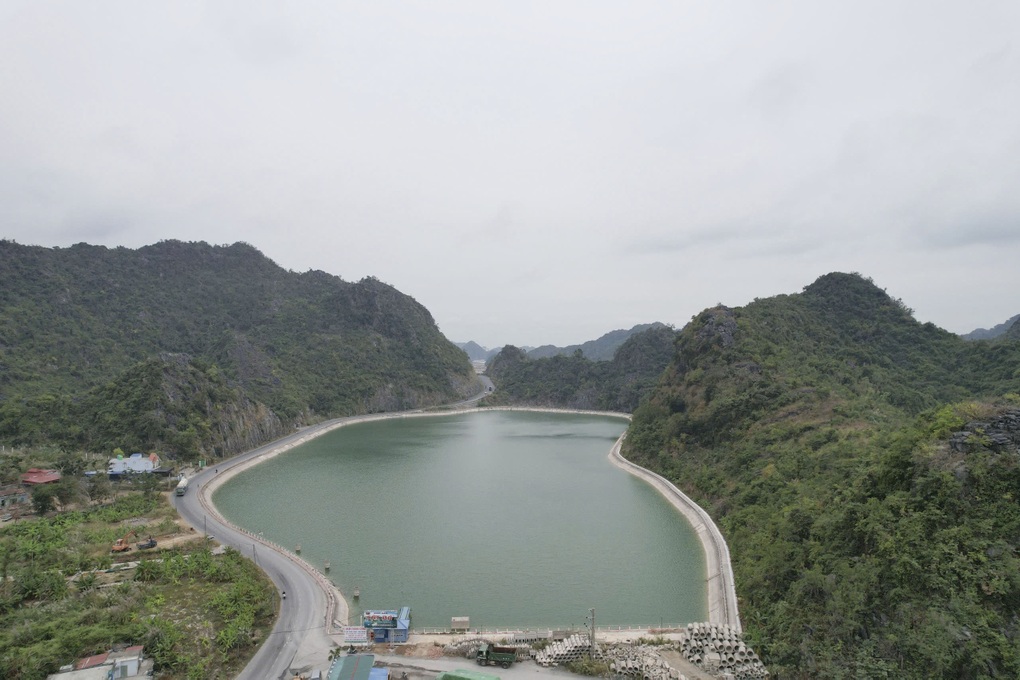 Hải Phòng lên phương án khắc phục sạt lở hồ nước ngọt lớn nhất đảo Cát Bà - 2 Hải Phòng lên phương án khắc phục sạt lở hồ nước ngọt lớn nhất đảo Cát Bà - 2