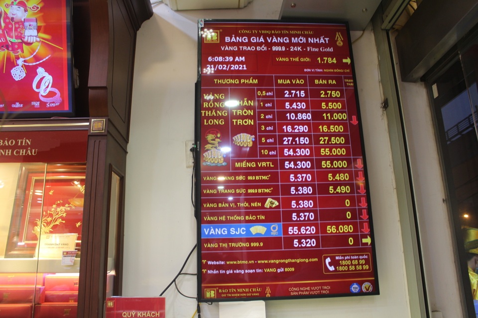 Cảnh tượng lạ lùng ngày vía Thần tài: Nơi đông đúc, chỗ vắng hoe - 11 Cảnh tượng lạ lùng ngày vía Thần tài: Nơi đông đúc, chỗ vắng hoe - 11