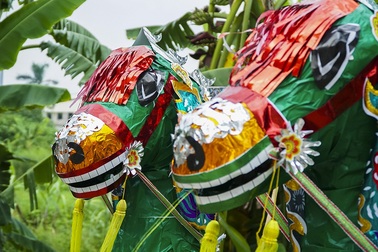 Ngựa giấy "khủng" xếp hàng chờ "tháng cô hồn"