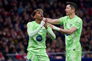 Yamal và Lewandowski nhận án phạt, HLV Hansi Flick bị cấm một trận