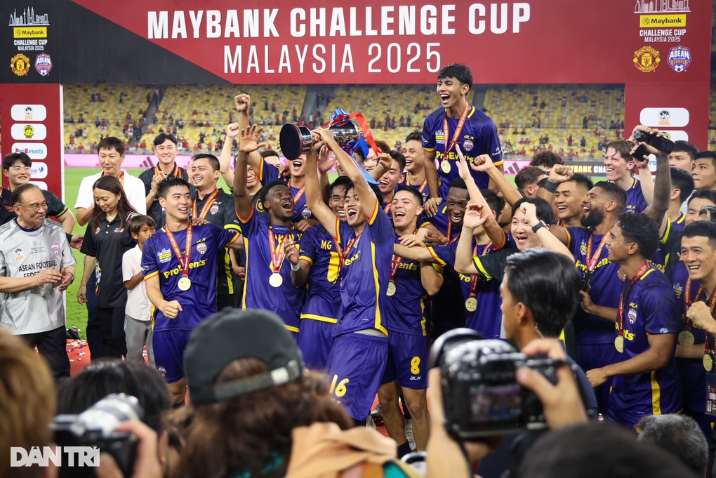 Phản ứng của cổ động viên Đông Nam Á khi Man Utd thất bại ở Malaysia - 3
