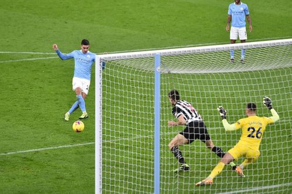 Thắng Newcastle, Man City áp sát vị trí của Man Utd - 3 Thắng Newcastle, Man City áp sát vị trí của Man Utd - 3