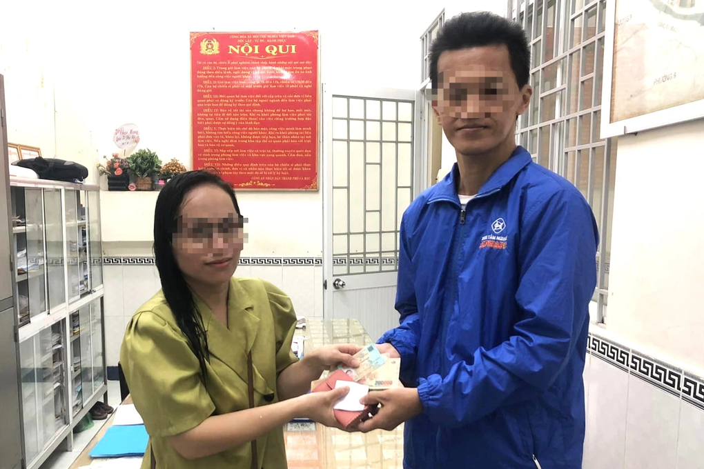 Người đàn ông câm điếc trả lại tài sản đánh rơi, từ chối nhận hậu tạ - 1 Người đàn ông câm điếc trả lại tài sản đánh rơi, từ chối nhận hậu tạ - 1
