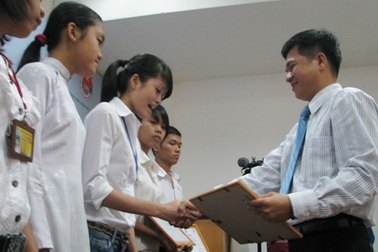 Cần Thơ: Trao 80 suất học bổng tới HS, SV vượt khó học giỏi