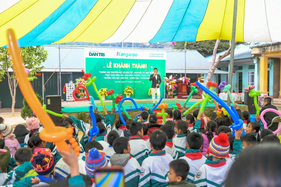 Khánh thành Phòng học Dân trí: Thầy trò hết cảnh vừa dạy, vừa lo lớp sập - 23 Khánh thành Phòng học Dân trí: Thầy trò hết cảnh vừa dạy, vừa lo lớp sập - 23