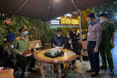 Nhà hàng vi phạm chống dịch, Chủ tịch UBND phường bị tạm đình chỉ chức vụ