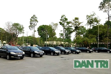 Sẽ cấm sử dụng xe ô tô biếu tặng không đúng tiêu chuẩn, định mức