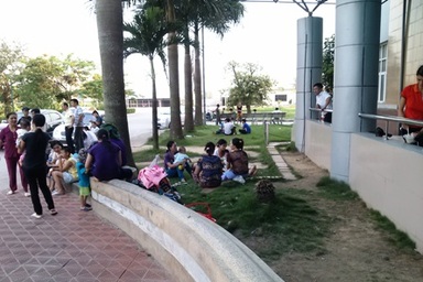 Thanh Hóa: Phụ huynh ngại đưa con đi khám vì quá nóng