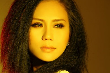 Ca sĩ Hồng Mơ "lột xác" trong MV mới