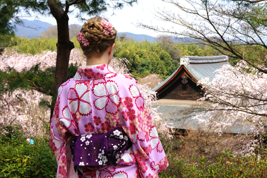 Tắm onsen dưới chân núi Phú Sĩ