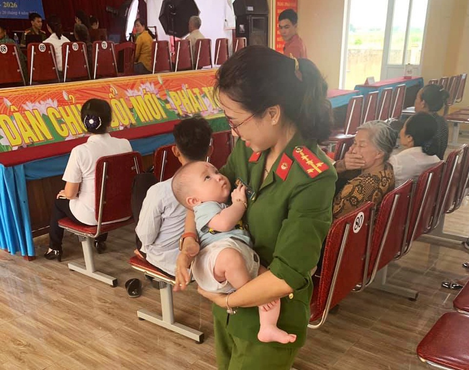 Xúc động bức thư viết cho con trong mùa chiến dịch của nữ đại úy công an - 5 Xúc động bức thư viết cho con trong mùa chiến dịch của nữ đại úy công an - 5