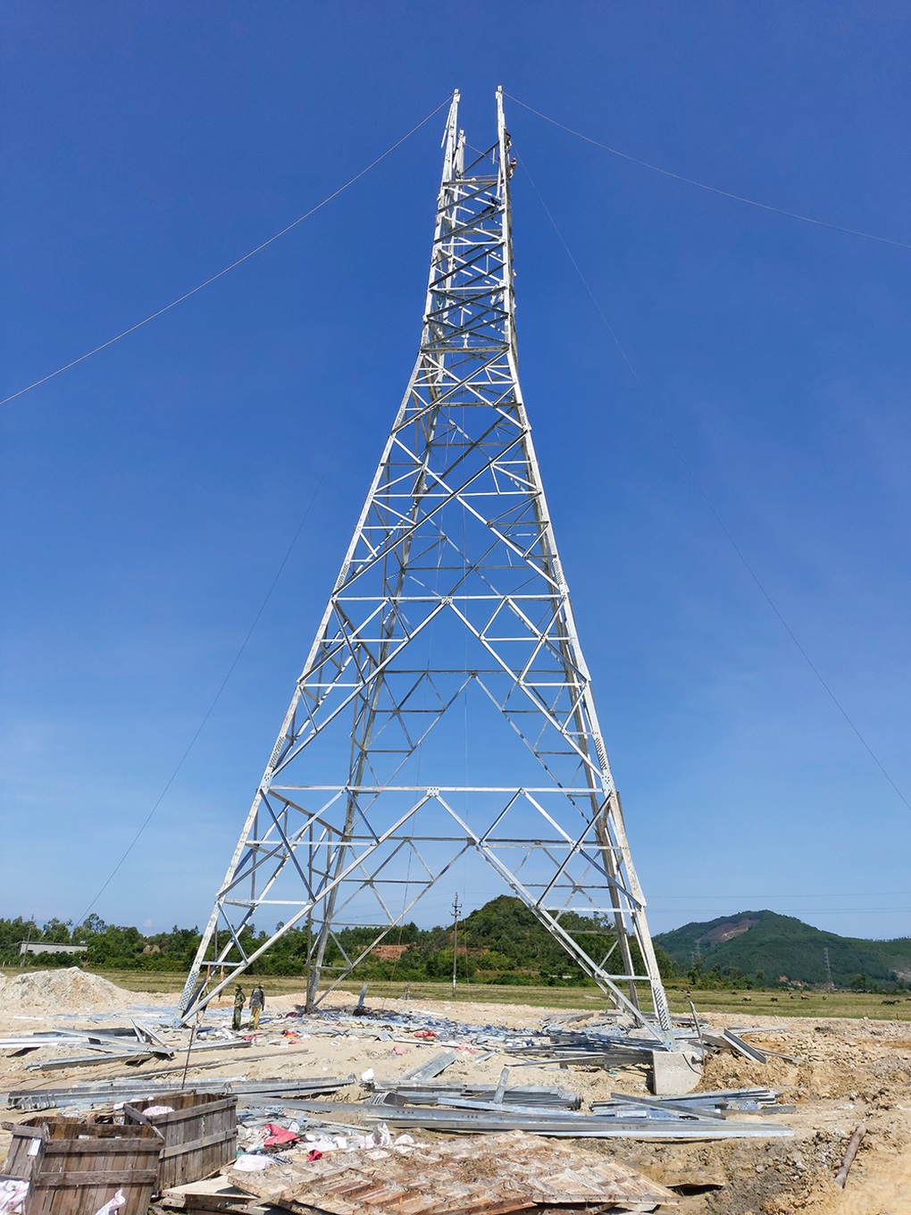 EVN hoàn thành dự án đường dây 500kV mạch 3 trong tháng 7 - 2 EVN hoàn thành dự án đường dây 500kV mạch 3 trong tháng 7 - 2