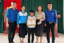 Học sinh lớp 4 dũng cảm cứu hai anh chị lớp 12 bị nước cuốn