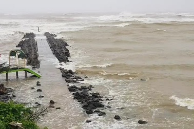 Quảng Trị sáng 15/11, khi bão số 13 lướt qua