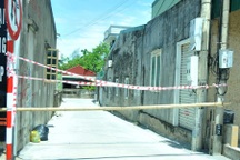 Bị yêu cầu quay về, tài xế dỡ chốt phòng dịch để ra ngoài