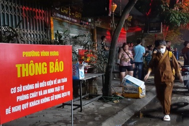 Công an làm việc với chủ quán "Hát cho nhau nghe" vì để cháy 4 căn nhà