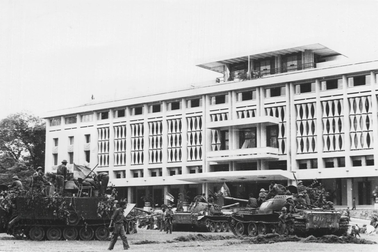 Hướng Đông Nam - Cánh quân đầu tiên đánh vào Dinh Độc Lập ngày 30/4/1975