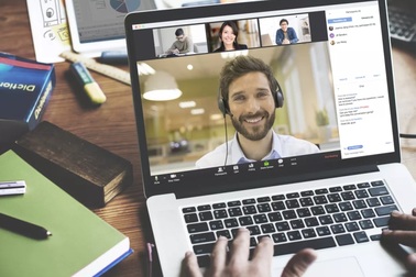 Con trai "sếp Google" khen phần mềm Zoom khiến cha bẽ bàng trước cuộc họp