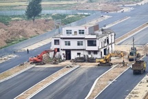 Những ngôi nhà ở vị trí "ất ơ" khó hiểu