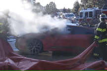 Cứu hỏa Mỹ dùng chăn để dập đám cháy do xe điện