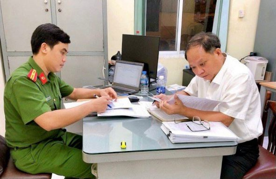 Khởi tố, bắt tạm giam ông Tất Thành Cang - 1 Khởi tố, bắt tạm giam ông Tất Thành Cang - 1