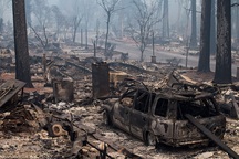 Thị trấn ở California hoang tàn như “ngày tận thế” sau thảm họa cháy rừng