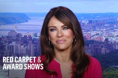 Elizabeth Hurley duyên dáng áo hồng