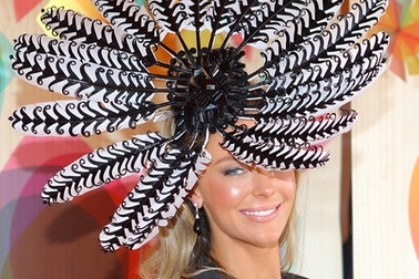 Người đẹp “đọ mũ” trong ngày hội Victoria Derby Day