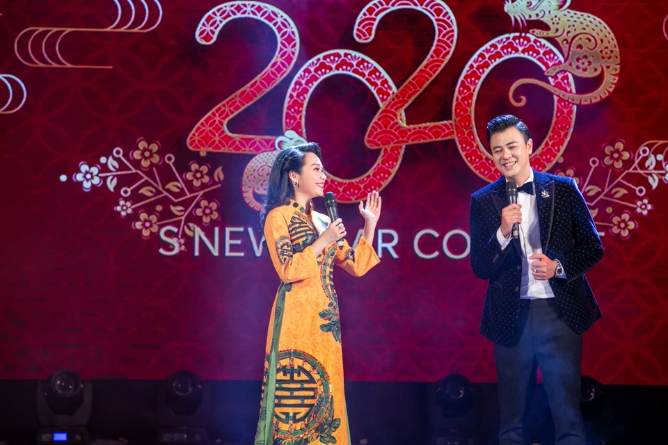 MC Mỹ Lan tươi tắn, rạng ngời dẫn chương trình cùng Tuấn Tú - 7 MC Mỹ Lan tươi tắn, rạng ngời dẫn chương trình cùng Tuấn Tú - 7