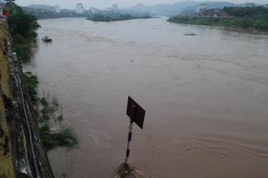 Lũ từ Trung Quốc đổ về, nước sông Hồng dâng cao bất thường