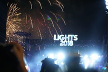 Người dân mãn nhãn với bữa tiệc pháo  hoa chào đón năm mới 2018