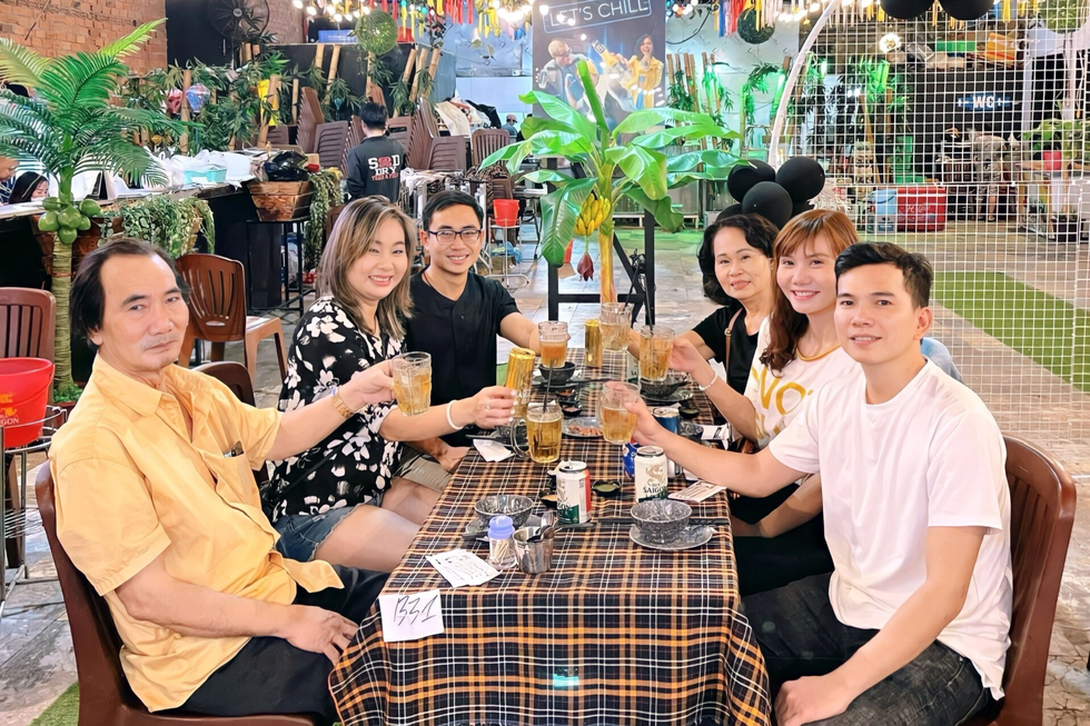 Chuyện tình chị em của shipper điển trai và cô gái TPHCM nghiện mua sắm - 8 Chuyện tình chị em của shipper điển trai và cô gái TPHCM nghiện mua sắm - 8
