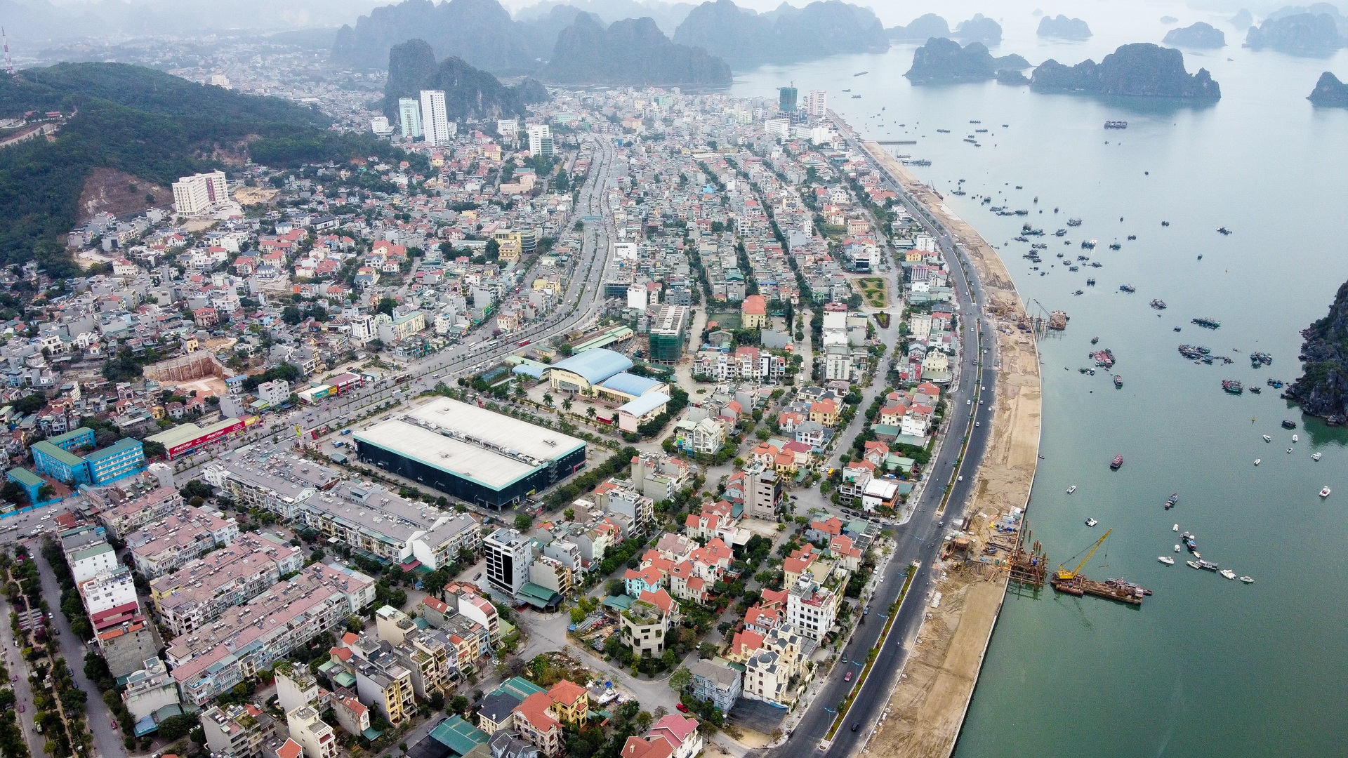 Mãn nhãn với loạt biệt thự xanh tại phố nhà giàu ven biển Hạ Long - 1 Mãn nhãn với loạt biệt thự xanh tại phố nhà giàu ven biển Hạ Long - 1