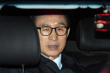 Đêm đầu tiên trong nhà giam của cựu Tổng thống Hàn Quốc Lee Myung-bak