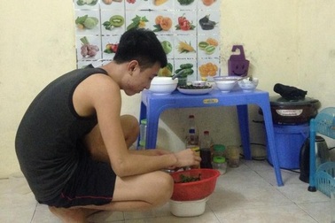 Tân sinh viên gian nan tìm nhà trọ trong “bão” giá